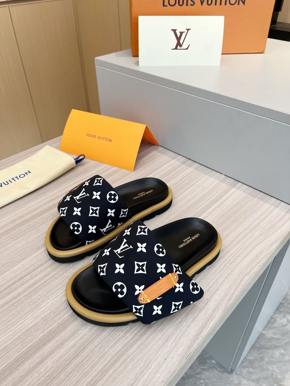 Louis Vuitton Slippers